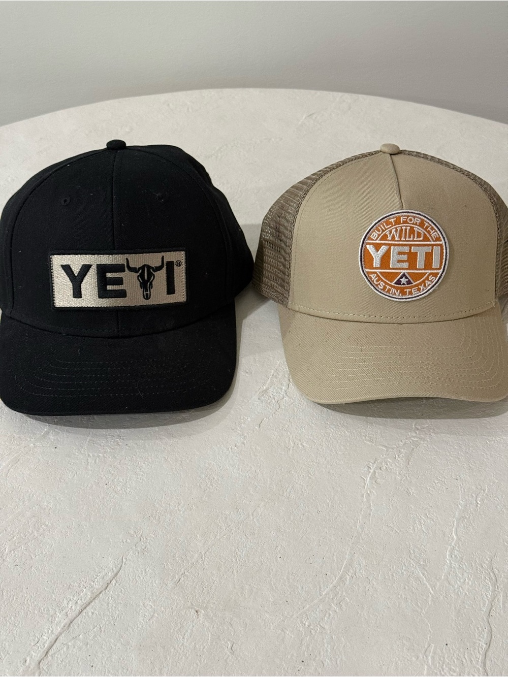YETI Trucker Hat Set of 2 in black and Khaki BNWT